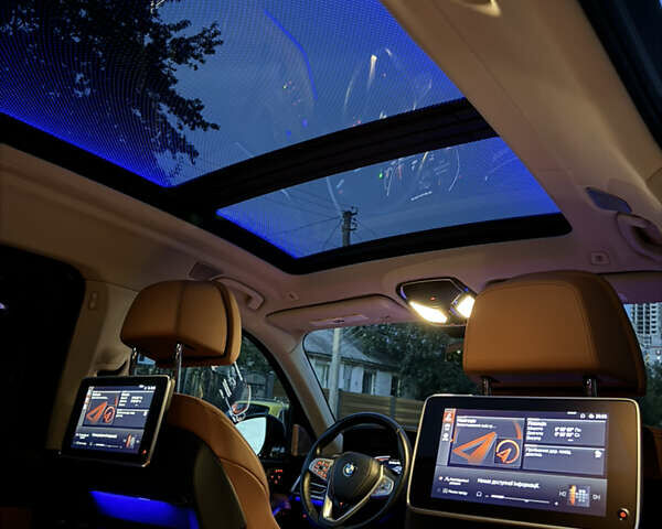 Черный БМВ X7, объемом двигателя 4.39 л и пробегом 118 тыс. км за 75000 $, фото 49 на Automoto.ua