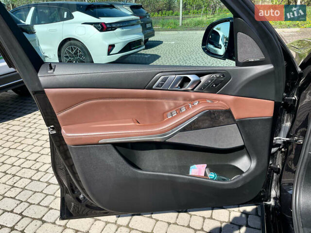 Черный БМВ X7, объемом двигателя 2.99 л и пробегом 105 тыс. км за 81100 $, фото 21 на Automoto.ua