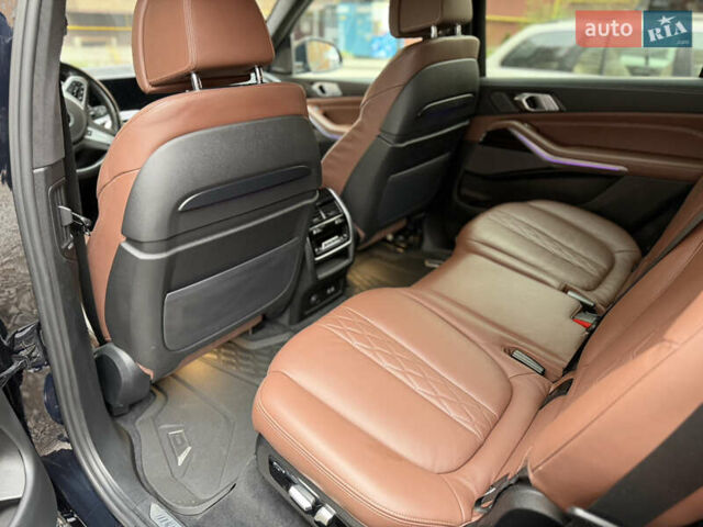 Черный БМВ X7, объемом двигателя 2.99 л и пробегом 150 тыс. км за 71000 $, фото 9 на Automoto.ua