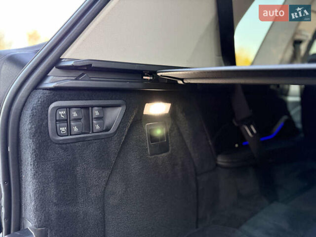 Черный БМВ X7, объемом двигателя 3 л и пробегом 195 тыс. км за 53300 $, фото 59 на Automoto.ua