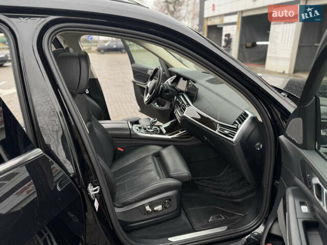 Чорний БМВ X7, об'ємом двигуна 2.99 л та пробігом 160 тис. км за 67000 $, фото 25 на Automoto.ua