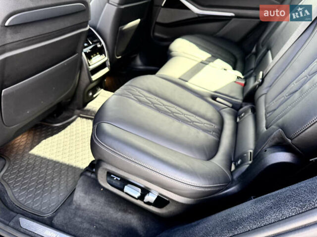 Черный БМВ X7, объемом двигателя 3 л и пробегом 195 тыс. км за 53300 $, фото 26 на Automoto.ua