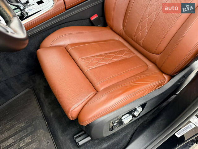 Черный БМВ X7, объемом двигателя 4.39 л и пробегом 102 тыс. км за 78500 $, фото 76 на Automoto.ua