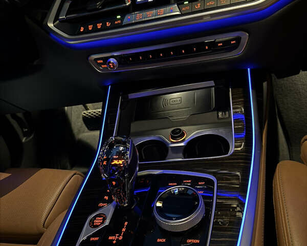 Черный БМВ X7, объемом двигателя 4.39 л и пробегом 118 тыс. км за 75000 $, фото 40 на Automoto.ua