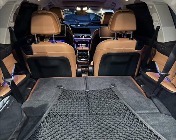 Черный БМВ X7, объемом двигателя 4.39 л и пробегом 118 тыс. км за 75000 $, фото 52 на Automoto.ua