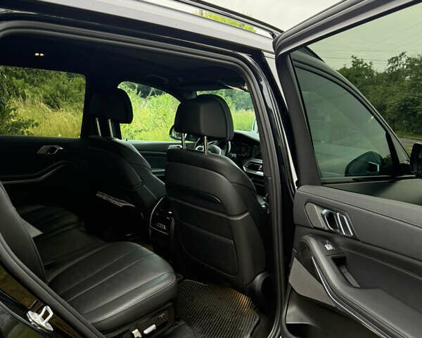 Черный БМВ X7, объемом двигателя 2.99 л и пробегом 105 тыс. км за 78000 $, фото 4 на Automoto.ua