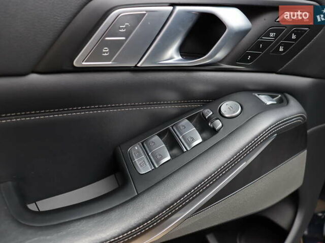 Черный БМВ X7, объемом двигателя 3 л и пробегом 164 тыс. км за 74900 $, фото 13 на Automoto.ua