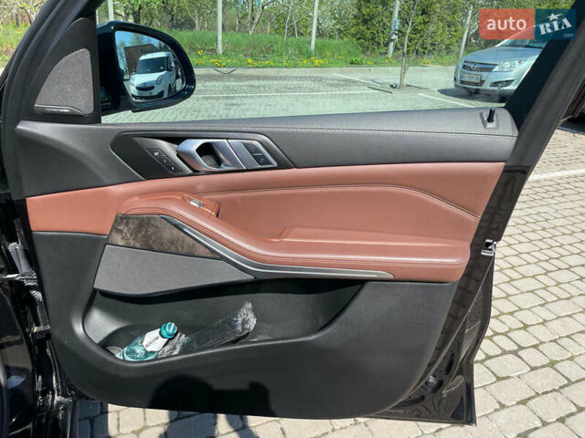 Черный БМВ X7, объемом двигателя 2.99 л и пробегом 105 тыс. км за 81100 $, фото 53 на Automoto.ua