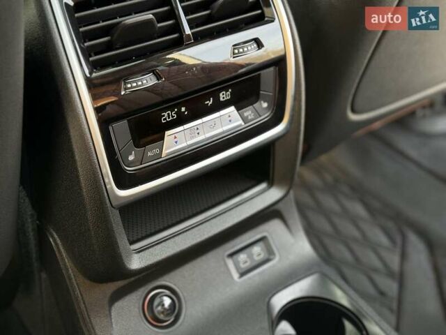 Черный БМВ X7, объемом двигателя 3 л и пробегом 43 тыс. км за 72900 $, фото 32 на Automoto.ua