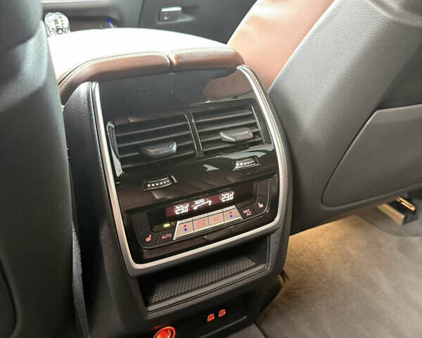 Черный БМВ X7, объемом двигателя 4.39 л и пробегом 107 тыс. км за 70600 $, фото 20 на Automoto.ua