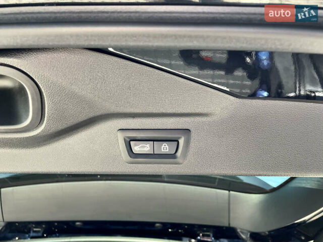 Черный БМВ X7, объемом двигателя 2.99 л и пробегом 105 тыс. км за 81100 $, фото 15 на Automoto.ua