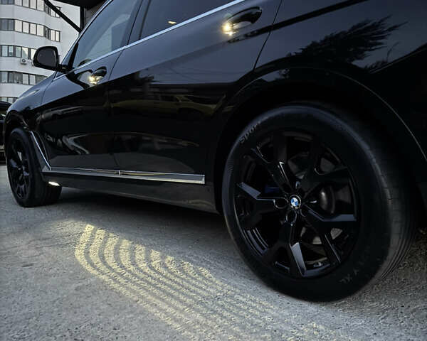 Черный БМВ X7, объемом двигателя 4.39 л и пробегом 118 тыс. км за 75000 $, фото 55 на Automoto.ua