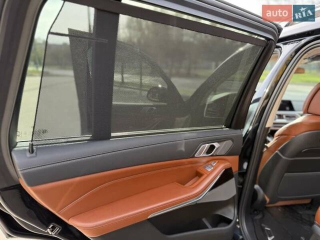 Черный БМВ X7, объемом двигателя 3 л и пробегом 43 тыс. км за 72900 $, фото 33 на Automoto.ua