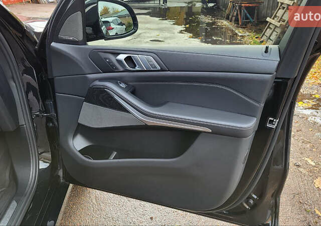 Черный БМВ X7, объемом двигателя 3 л и пробегом 100 тыс. км за 65000 $, фото 15 на Automoto.ua