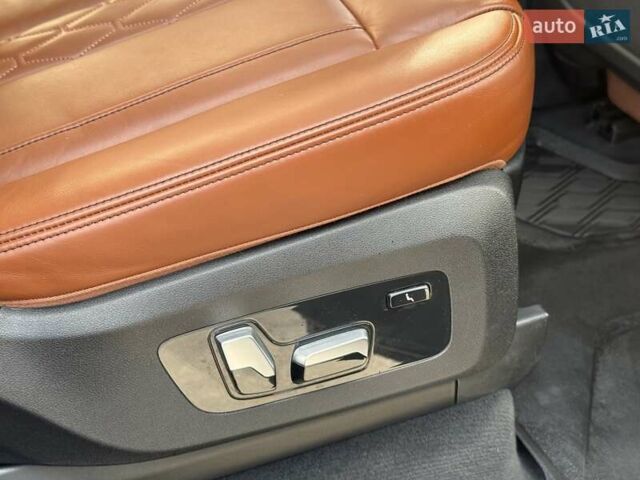 Черный БМВ X7, объемом двигателя 3 л и пробегом 43 тыс. км за 72900 $, фото 41 на Automoto.ua