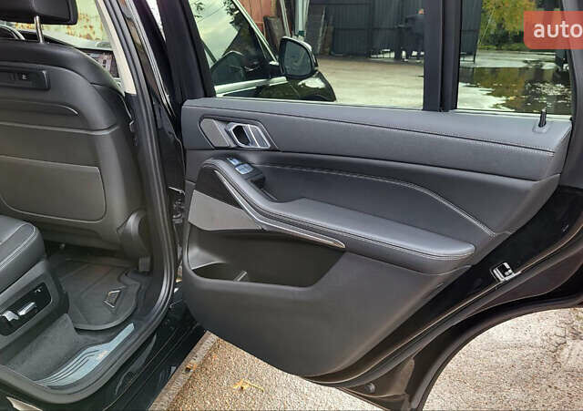 Черный БМВ X7, объемом двигателя 3 л и пробегом 100 тыс. км за 65000 $, фото 11 на Automoto.ua