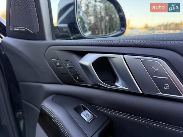 Черный БМВ X7, объемом двигателя 3 л и пробегом 195 тыс. км за 53300 $, фото 61 на Automoto.ua