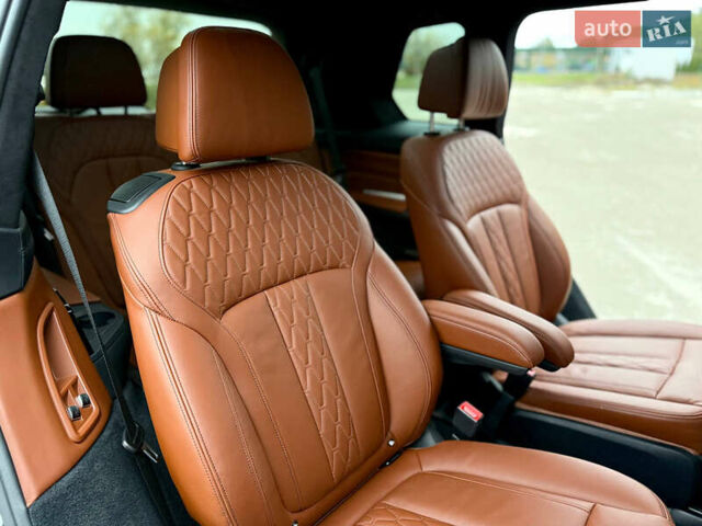 Черный БМВ X7, объемом двигателя 4.39 л и пробегом 102 тыс. км за 78500 $, фото 80 на Automoto.ua