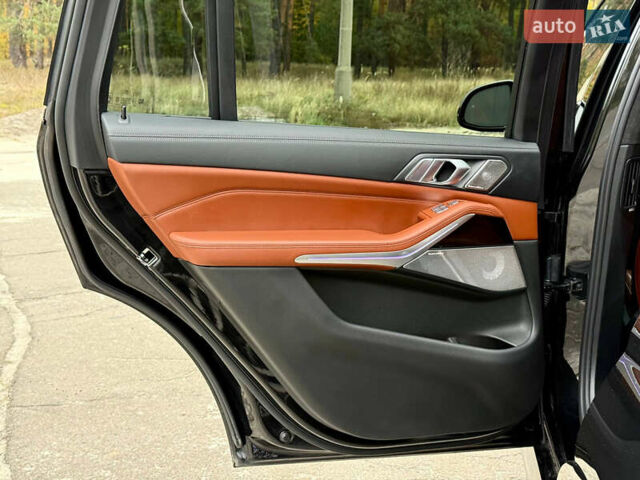 Черный БМВ X7, объемом двигателя 4.39 л и пробегом 102 тыс. км за 78500 $, фото 63 на Automoto.ua