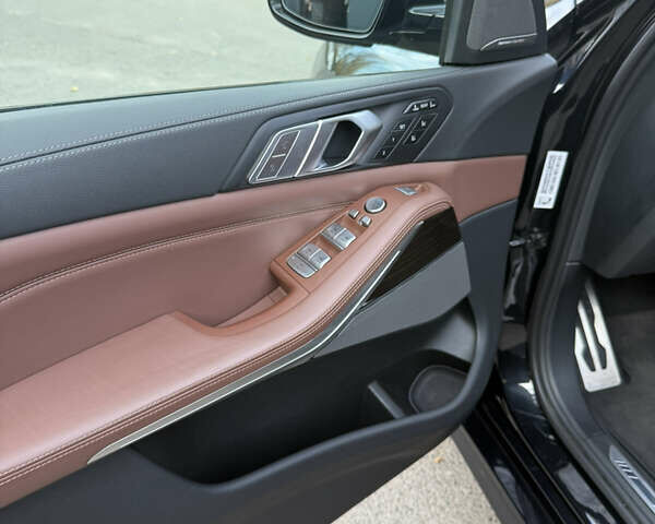 Черный БМВ X7, объемом двигателя 4.39 л и пробегом 107 тыс. км за 70600 $, фото 23 на Automoto.ua