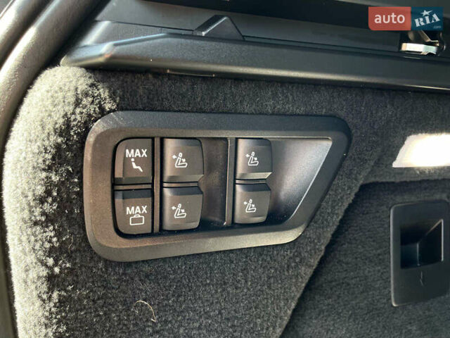 Черный БМВ X7, объемом двигателя 2.99 л и пробегом 105 тыс. км за 81100 $, фото 16 на Automoto.ua