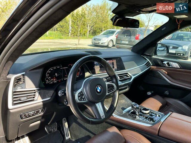 Черный БМВ X7, объемом двигателя 2.99 л и пробегом 105 тыс. км за 81100 $, фото 28 на Automoto.ua