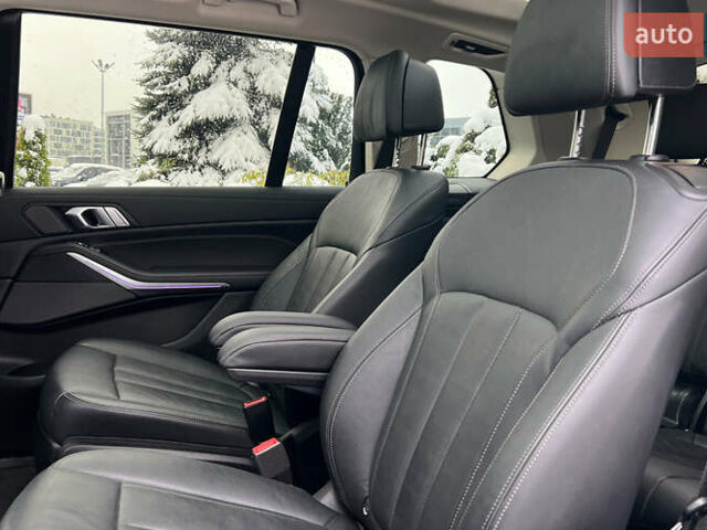 Черный БМВ X7, объемом двигателя 3 л и пробегом 137 тыс. км за 63999 $, фото 26 на Automoto.ua