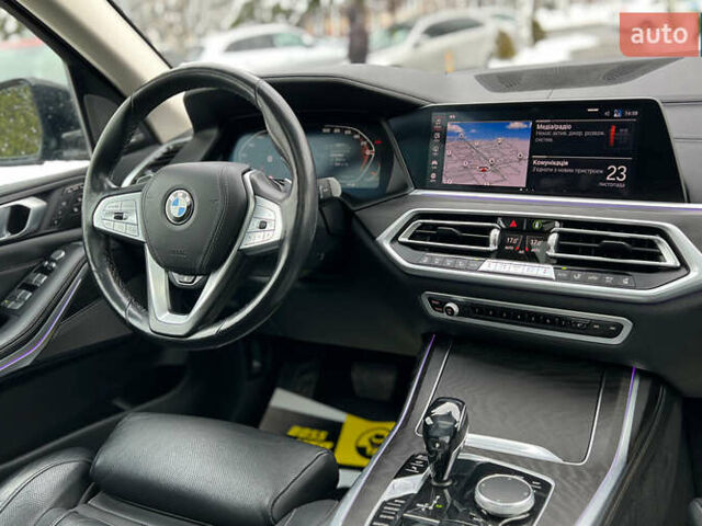 Черный БМВ X7, объемом двигателя 3 л и пробегом 137 тыс. км за 63999 $, фото 25 на Automoto.ua