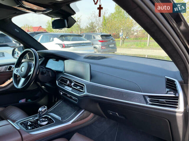 Черный БМВ X7, объемом двигателя 2.99 л и пробегом 105 тыс. км за 81100 $, фото 56 на Automoto.ua