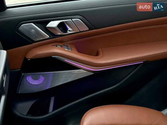 Черный БМВ X7, объемом двигателя 4.39 л и пробегом 102 тыс. км за 78500 $, фото 93 на Automoto.ua