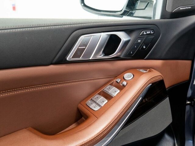 Черный БМВ X7, объемом двигателя 3 л и пробегом 32 тыс. км за 60000 $, фото 12 на Automoto.ua