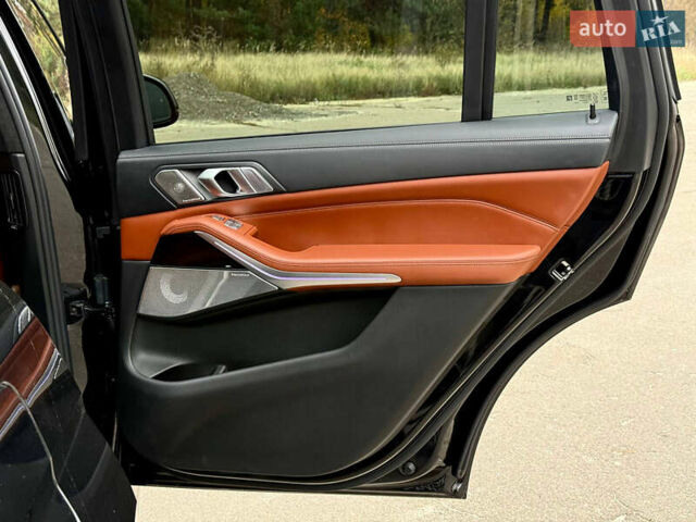 Черный БМВ X7, объемом двигателя 4.39 л и пробегом 102 тыс. км за 78500 $, фото 67 на Automoto.ua