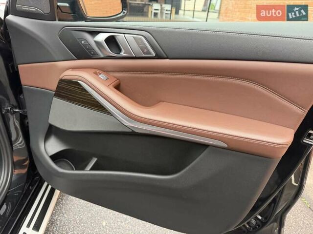 Черный БМВ X7, объемом двигателя 2.99 л и пробегом 124 тыс. км за 74900 $, фото 43 на Automoto.ua