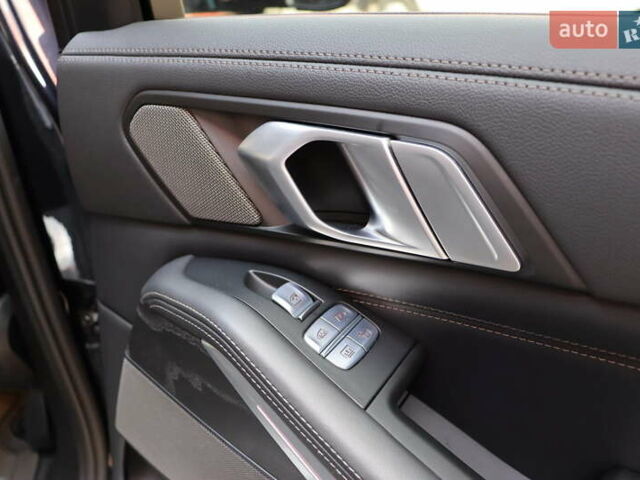 Черный БМВ X7, объемом двигателя 3 л и пробегом 164 тыс. км за 74900 $, фото 51 на Automoto.ua