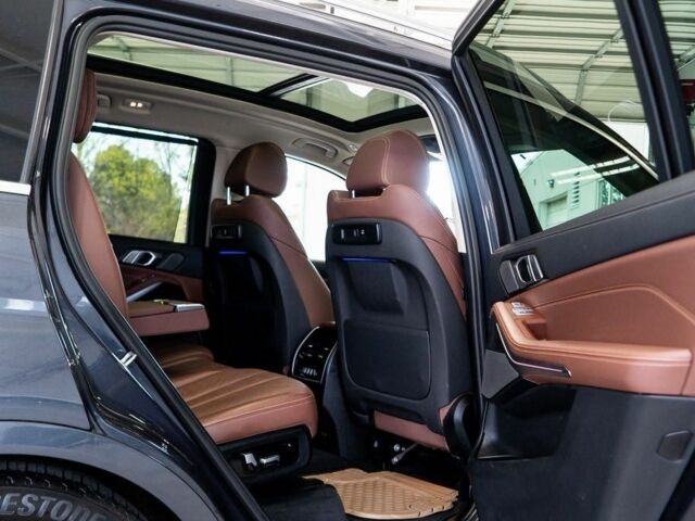 Черный БМВ X7, объемом двигателя 3 л и пробегом 32 тыс. км за 60000 $, фото 9 на Automoto.ua