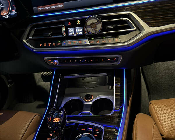 Черный БМВ X7, объемом двигателя 4.39 л и пробегом 118 тыс. км за 75000 $, фото 43 на Automoto.ua