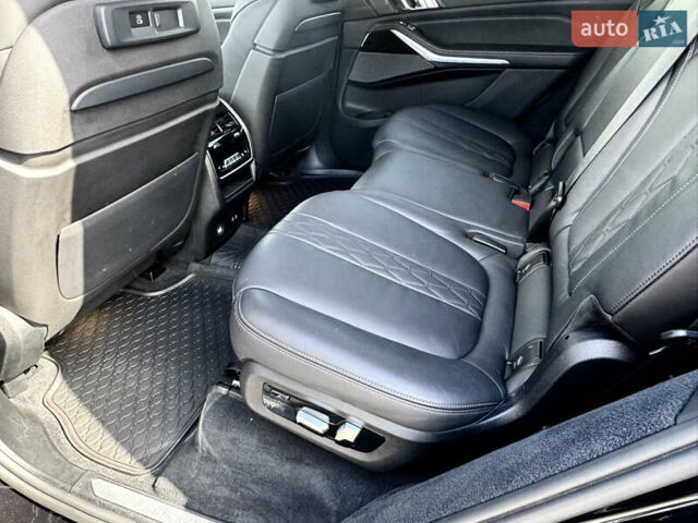 Черный БМВ X7, объемом двигателя 3 л и пробегом 195 тыс. км за 53300 $, фото 36 на Automoto.ua