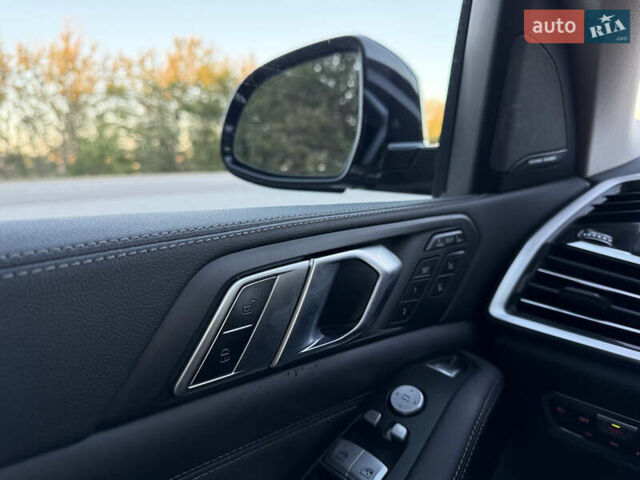 Черный БМВ X7, объемом двигателя 3 л и пробегом 195 тыс. км за 53300 $, фото 67 на Automoto.ua