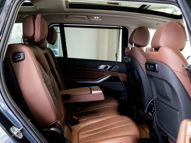 Черный БМВ X7, объемом двигателя 3 л и пробегом 32 тыс. км за 60000 $, фото 19 на Automoto.ua