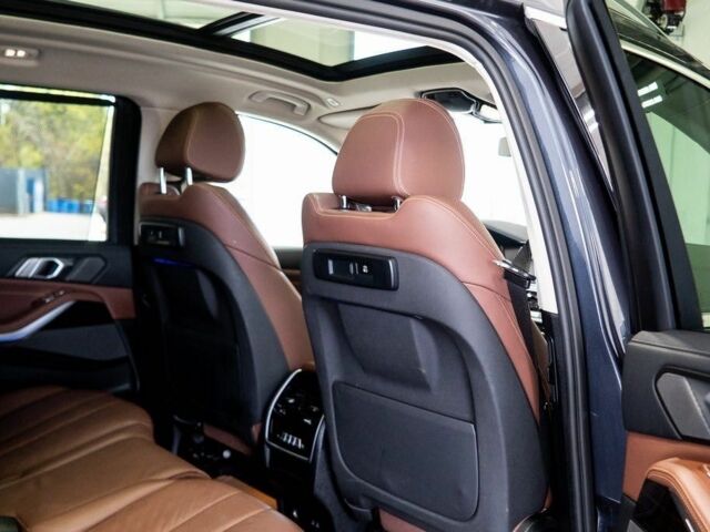 Черный БМВ X7, объемом двигателя 3 л и пробегом 32 тыс. км за 60000 $, фото 14 на Automoto.ua