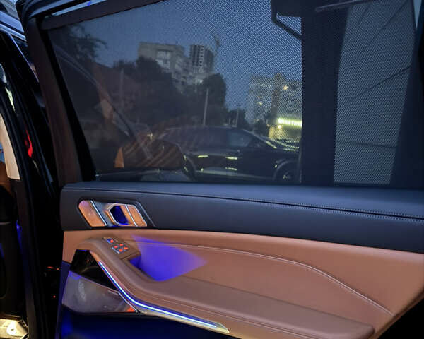 Черный БМВ X7, объемом двигателя 4.39 л и пробегом 118 тыс. км за 75000 $, фото 53 на Automoto.ua