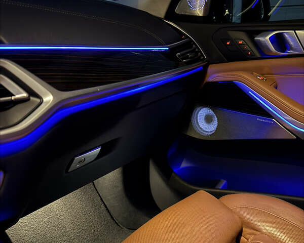 Черный БМВ X7, объемом двигателя 4.39 л и пробегом 118 тыс. км за 75000 $, фото 25 на Automoto.ua