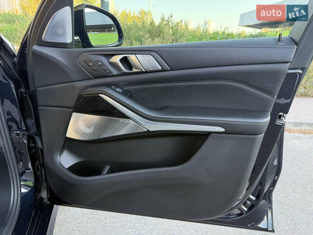 Черный БМВ X7, объемом двигателя 4.39 л и пробегом 29 тыс. км за 81500 $, фото 68 на Automoto.ua