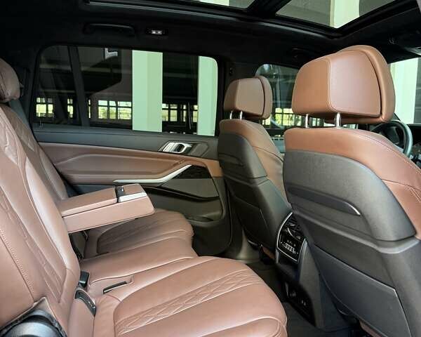 Черный БМВ X7, объемом двигателя 4.39 л и пробегом 182 тыс. км за 71000 $, фото 17 на Automoto.ua
