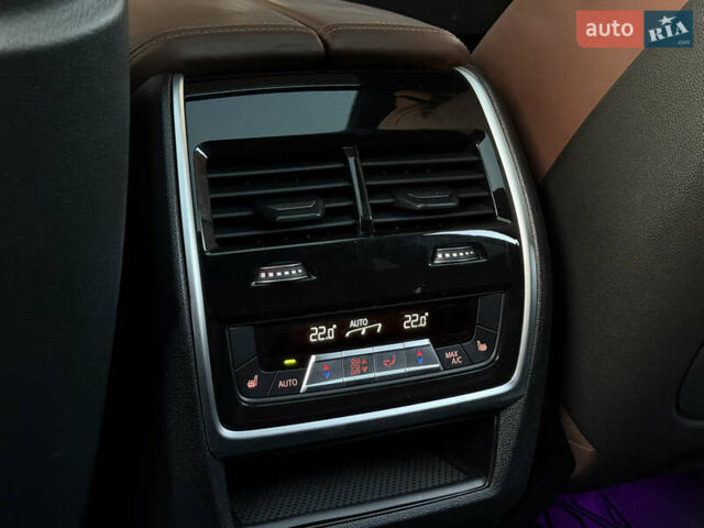 Черный БМВ X7, объемом двигателя 2.99 л и пробегом 87 тыс. км за 88500 $, фото 29 на Automoto.ua