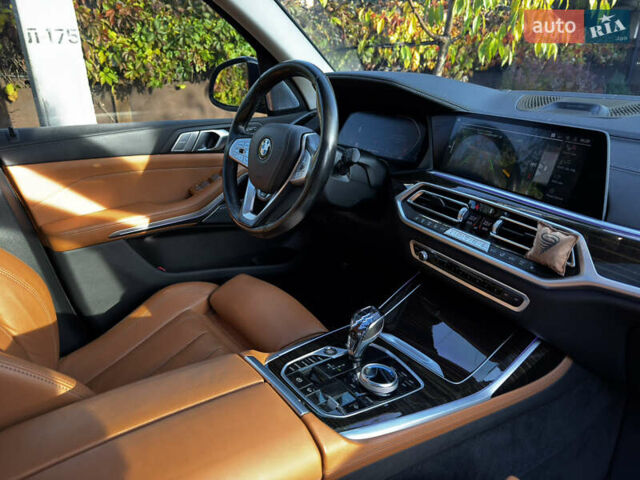 Черный БМВ X7, объемом двигателя 3 л и пробегом 106 тыс. км за 64000 $, фото 12 на Automoto.ua