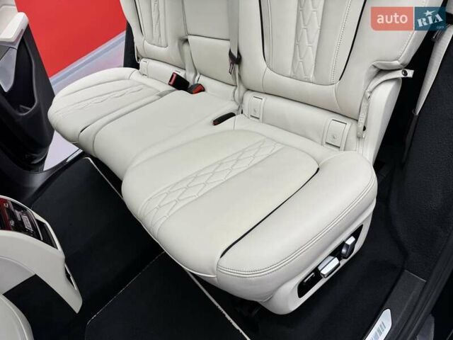 Черный БМВ X7, объемом двигателя 4.4 л и пробегом 88 тыс. км за 82900 $, фото 41 на Automoto.ua