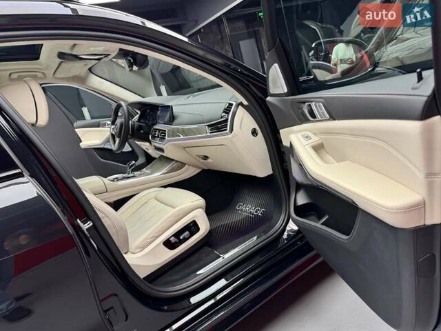 Черный БМВ X7, объемом двигателя 4.4 л и пробегом 88 тыс. км за 82900 $, фото 52 на Automoto.ua