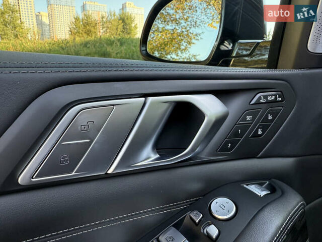 Черный БМВ X7, объемом двигателя 4.39 л и пробегом 29 тыс. км за 81500 $, фото 35 на Automoto.ua