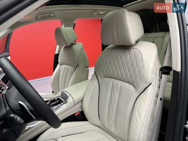 Черный БМВ X7, объемом двигателя 4.4 л и пробегом 88 тыс. км за 82900 $, фото 27 на Automoto.ua